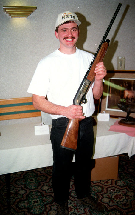 outdoors_gun.jpg (75517 bytes)